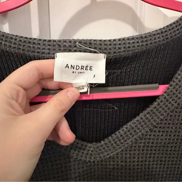 ANDREE BY UNIT Charcoal V-Neck Waffled Shirt - Picture 2 of 6